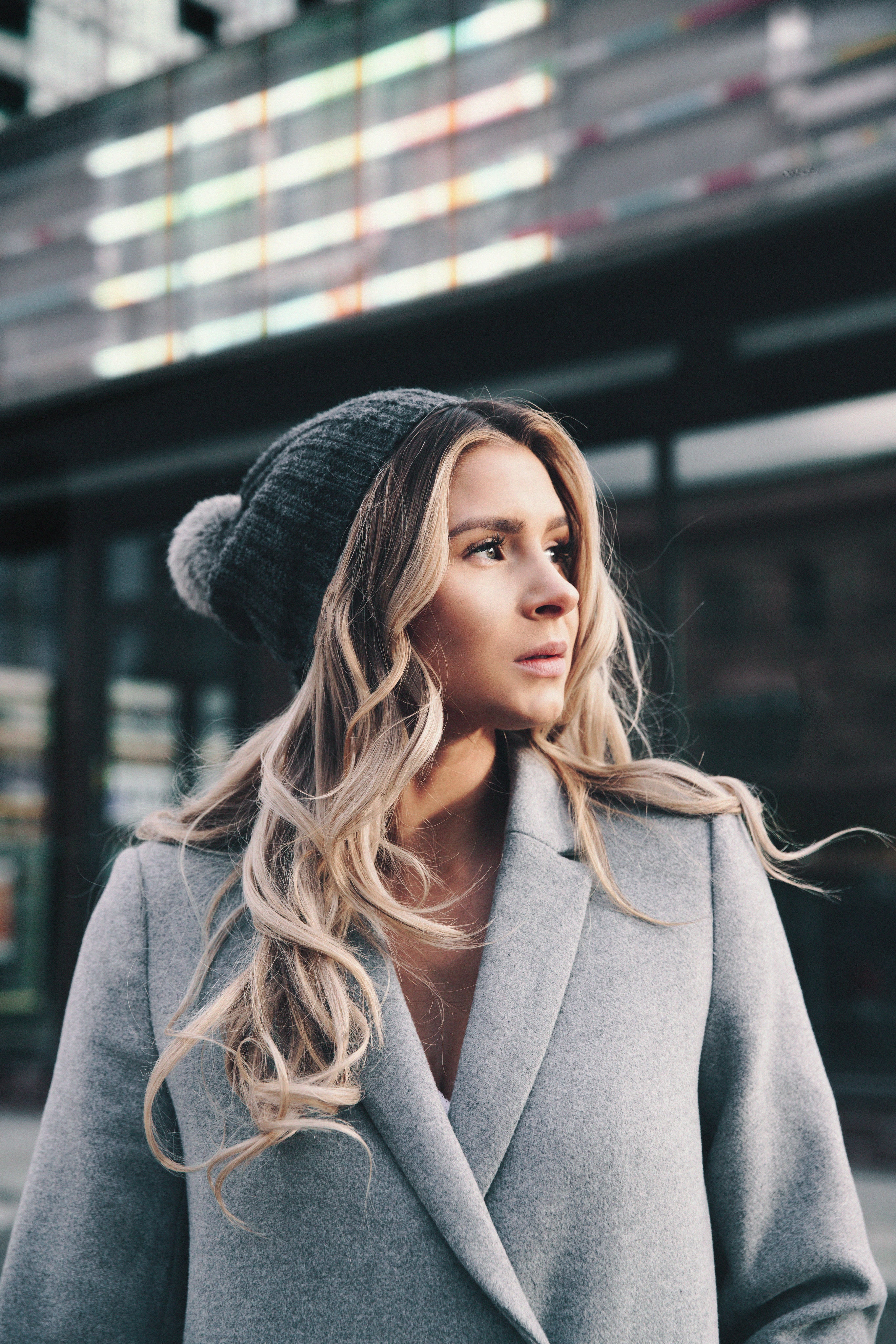 files/business-woman-with-wool-hat_2.jpg